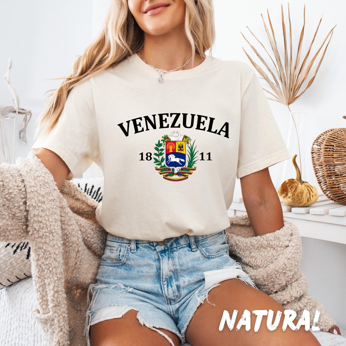 Venezuela Sweatshirt | Unisex Venezuelan Heritage Crewneck | Venezuela Crewneck with national emblem | Venezuelan Gift