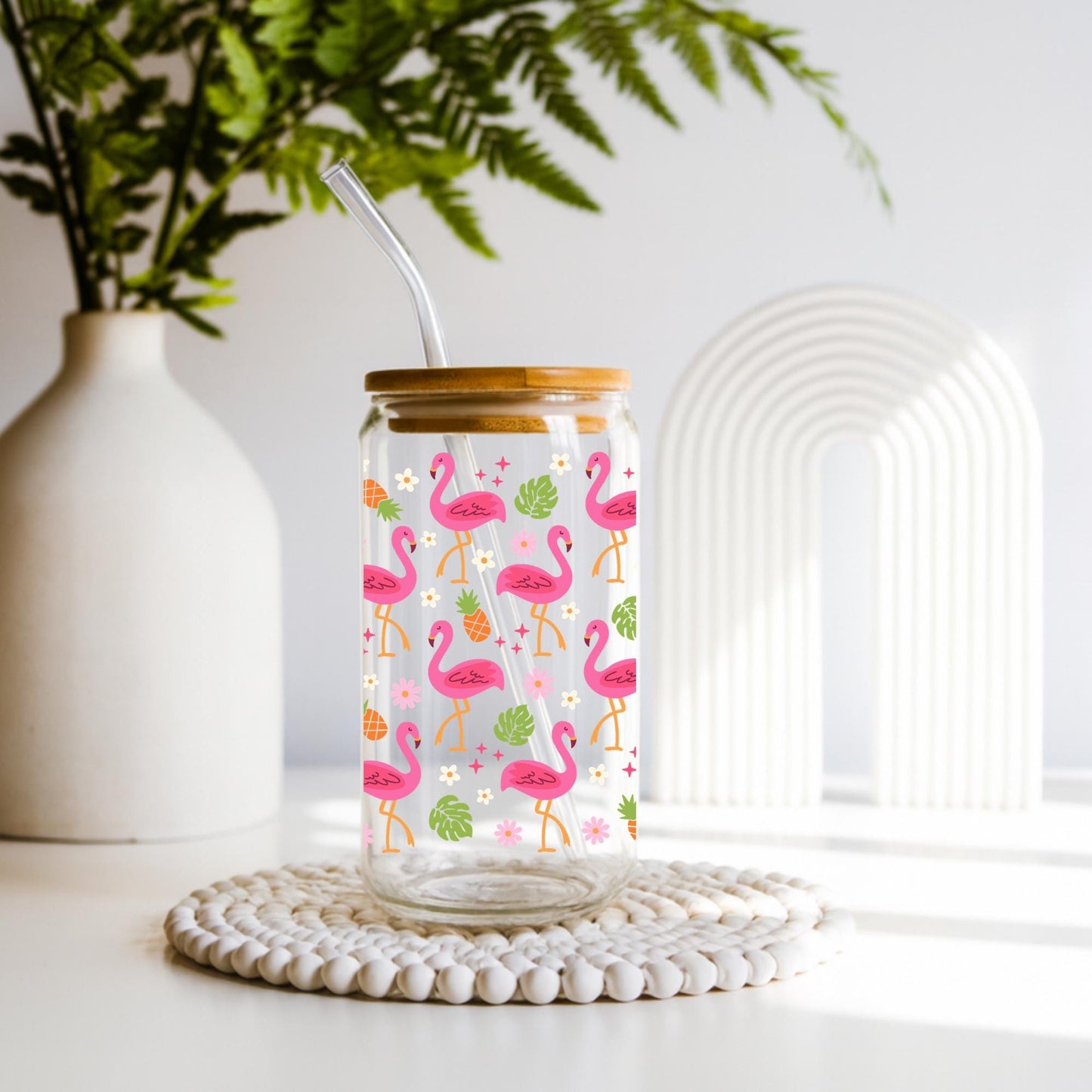 🦩 Flamingo Design
Pink flamingo iced coffee glass cup with bamboo lid and glass straw, tropical summer Libbey style glass tumbler