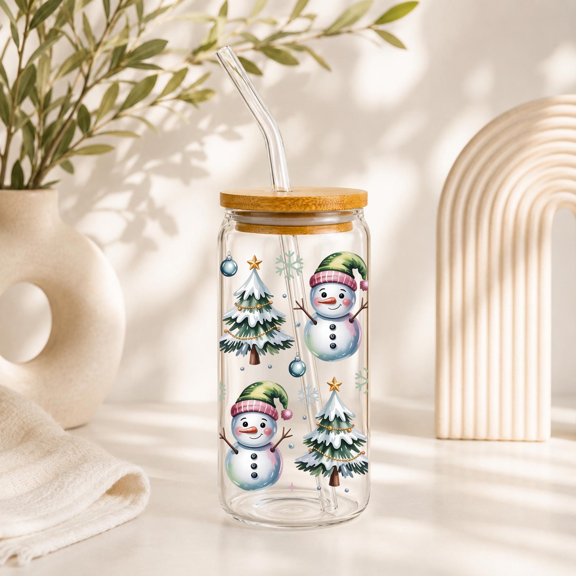 Christmas Glass Cup 20oz with Bamboo Lid and Glass Straw, Holiday Iced Coffee Cup, Festive Winter Glass Can Tumbler for Women