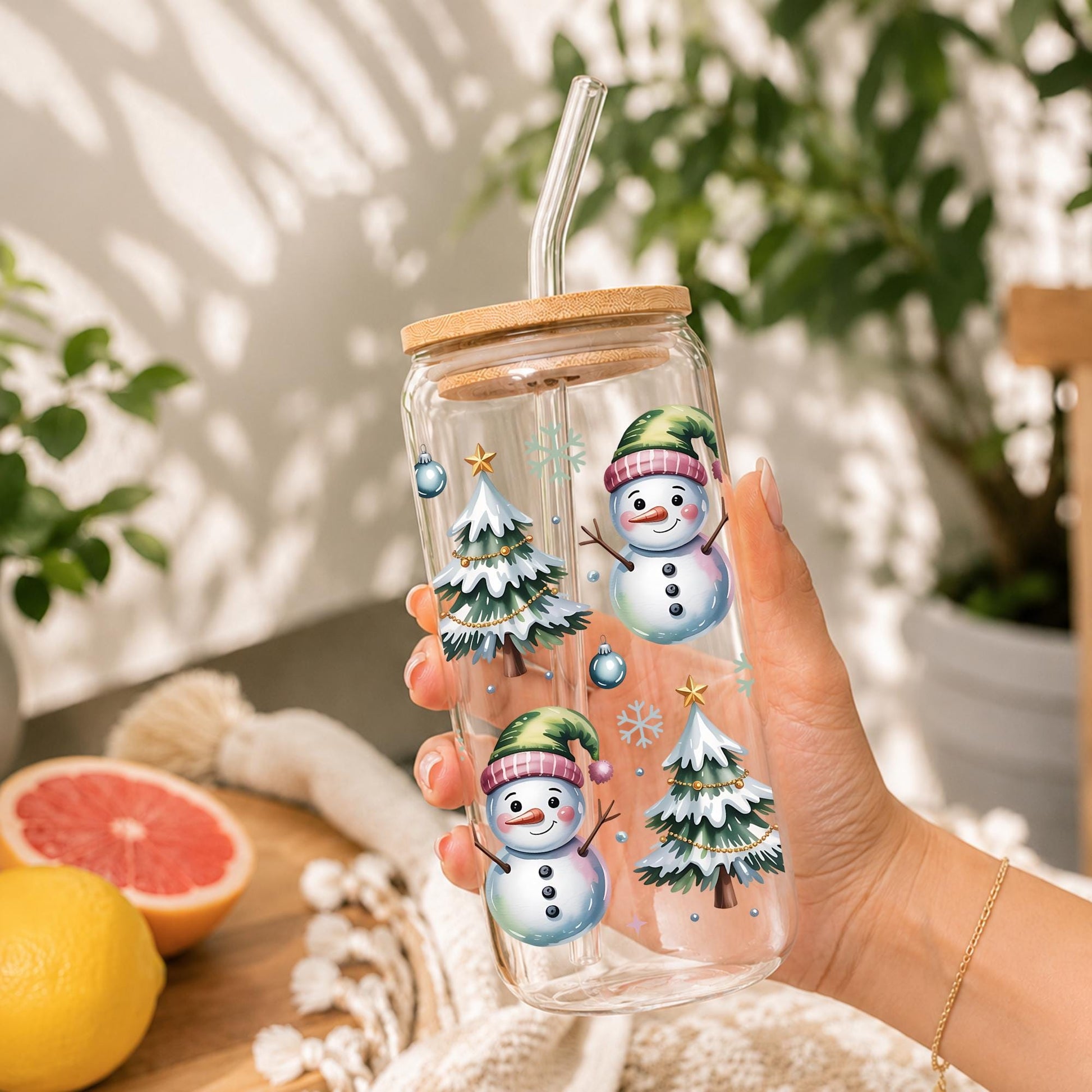 Christmas Glass Cup 20oz with Bamboo Lid and Glass Straw, Holiday Iced Coffee Cup, Festive Winter Glass Can Tumbler for Women