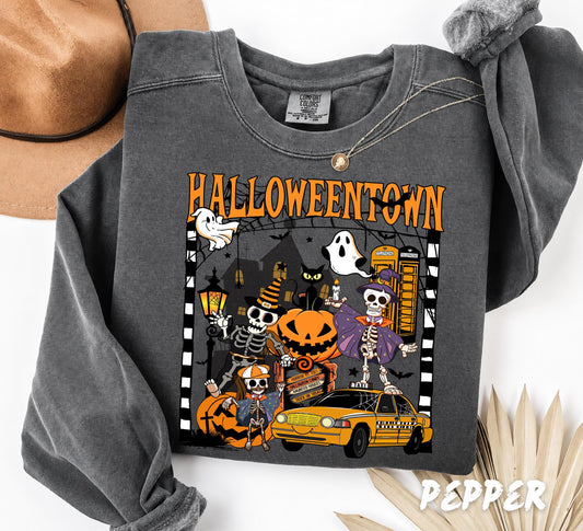 Halloween, Halloweentown, spooky season, vintage Halloween, skeletons, pumpkin, ghost, black cat y fall aesthetic Unisex Swetshirt and Shirts